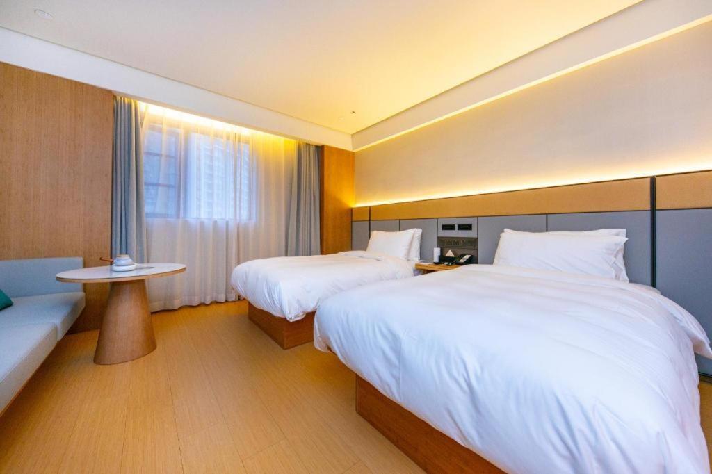 Ji South Yanggao Road Metro Station Hotel