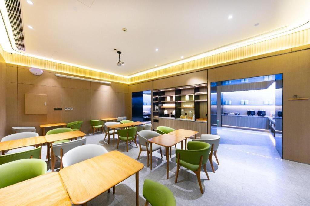 Hotel Ji South Yanggao Road Metro Station