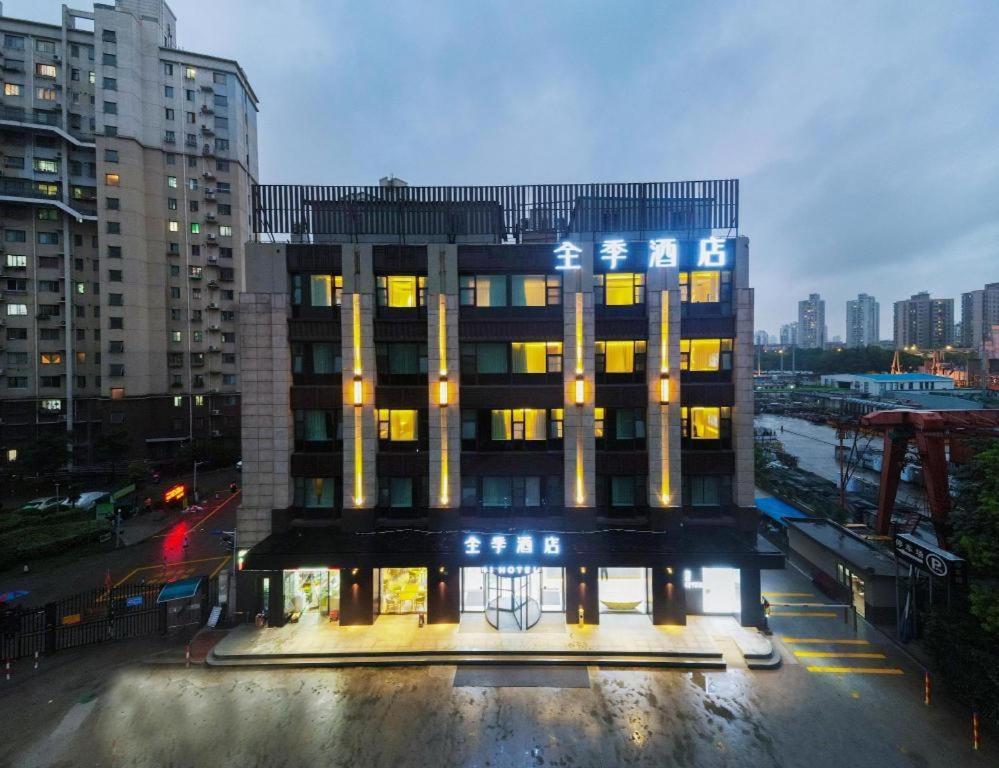 Hotel Ji South Yanggao Road Metro Station 3*